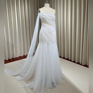 Elegant One-Shoulder White Tulle Gown